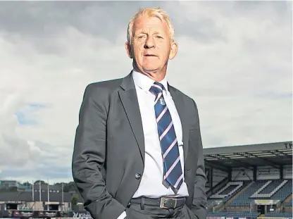  ?? Picture: SNS. ?? Gordon Strachan, the club’s technical director, has been helping Dark Blues boss James Mcpake.