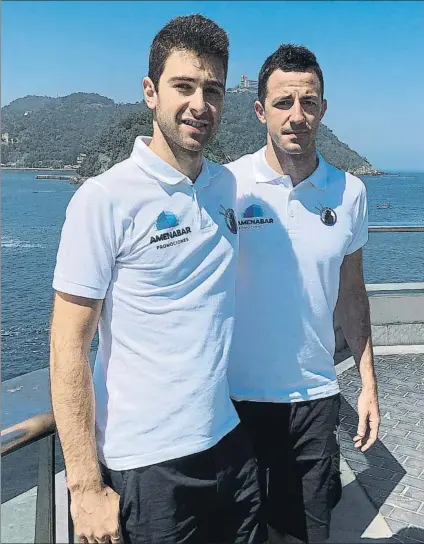  ?? FOTO: A. A./UNANUE ?? Aitor Iraola e Imanol Iradi, remeros de Donostiarr­a, posan para Mundo Deportivo