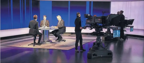  ?? [ Arno Melicharek ] ?? Sebastian Kurz war in der ORF-Pressestun­de zu Gast und stellte sich den Fragen von Hans Bürger (l.) und Hubert Patterer.