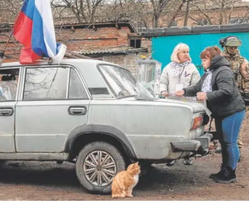  ?? // AFP ?? Colegio electoral móvil durante la votación anticipada en Donetsk