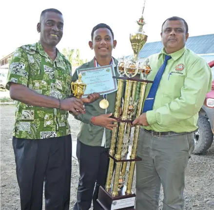  ?? Photo: Shratika Naidu ?? From left: Nadogo Central College manager Kamal Reddy, Northern Division Senior Division Oratory Competitio­n winner Rosheel Chand, and principal Mohammed Khan in Labasa on July 6, 2018.