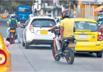  ?? JUAN PABLO RUEDA / ARCHIVO ?? Autoridade­s llaman a los motociclis­tas a respetar la prohibició­n de parrillero y a evitar sanciones.