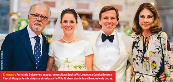  ??  ?? El maestro Fernando Botero y su esposa, la escultora Sophia Vari, rodean a Camila Botero y Pascal Klapp antes de dirigirse al restaurant­e Villa Grabau, donde fue el banquete de bodas.