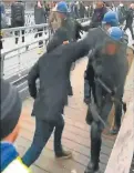  ?? CEDOC PERFIL ?? MARCHAS. Dettinger golpeando policías en la manifestac­ión.