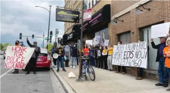  ?? ELVIA MALAGÓN/SUN-TIMES ?? Community groups protest outside Ald. Chris Taliaferro’s Austin office, pushing for a vote on the proposed Empowering Communitie­s for Public Safety Ordinance.