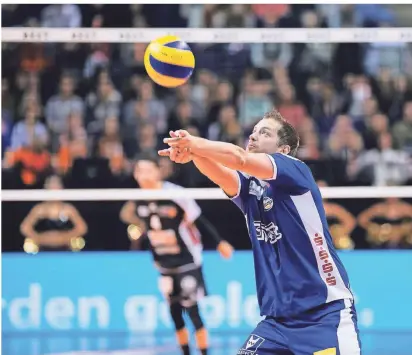  ?? FOTO: IMAGO ?? Huib den Boer im November 2016 in der Berliner Max-Schmeling-Halle. Die Solinger Bundesliga-Volleyball­er unterlagen damals glatt mit 0:3.