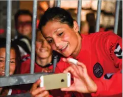  ?? FOTO: ALL OVER PRESS ?? Nadia Nadim er den største profil på det danske landshold og har tusindvis af fans og følgere på Facebook.