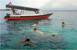  ??  ?? The sea around the Gili Islands is crystal clear, and scuba courses, diving and snorkellin­g tours are very popular. Swimming with green and loggerhead turtles is guaranteed.