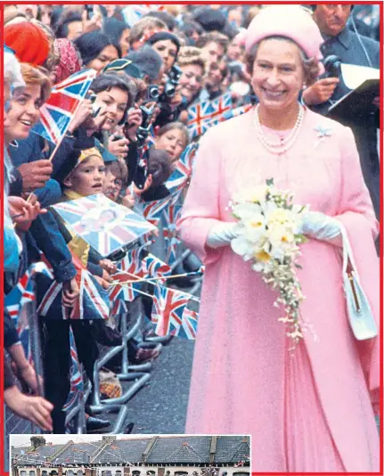  ?? Pictures: PATRICK WARD / ALAMY, ANWAR HUSSEIN / GETTY ?? WHEN PATRIOTISM RULED: Large crowds turned out to praise the Queen and hold street parties