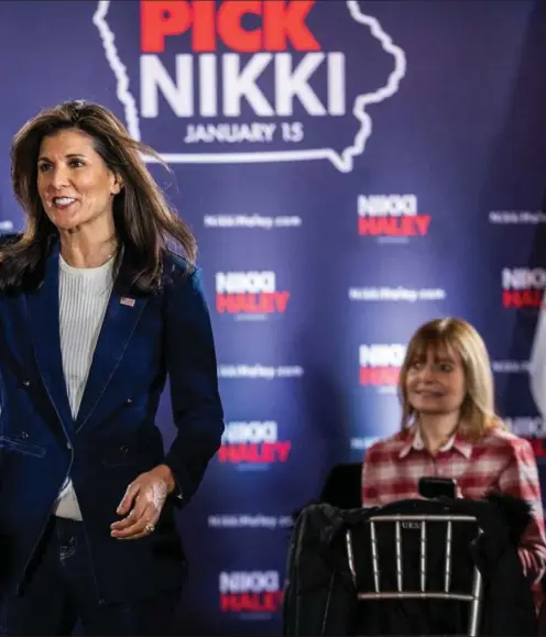  ?? ?? Den tidligere amerikansk­e FN-ambassadør Nikki Haley begejstred­e torsdag publikum under et valgmøde i Ankeny, Iowa. Foto: Sergio Flores