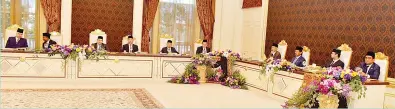  ??  ?? KETUA Menteri Tan Sri Musa Haji Aman dan Yang Dipertua Negeri Sabah Tun Haji Juhar Mahiruddin menghadiri Mesyuarat Raja-Raja Ke-248 di Istana Negara, Kuala Lumpur pada Rabu.
Mesyuarat itu dipengerus­ikan oleh Yang Dipertuan Besar Negeri Sembilan Tuanku...