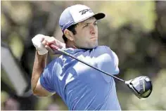  ??  ?? Se exhibe. Jon Rahm continúa demostrand­o que su presencia en la élite del golf no es casual y que ha llegado para quedarse, al ser líder del torneo.