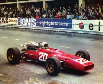  ??  ?? Chris Amon at Monaco on the day he finished third — Denny Hulme won