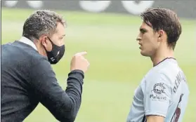  ?? FOTO: EFE ?? Òscar Garcia, dando instruccio­nes a Denis Suárez durante el partido