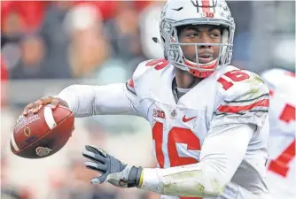  ?? MIKE CARTER, USA TODAY SPORTS ?? J. T. Barrett helped Ohio State win the 2014 national title and wants to add a second trophy.