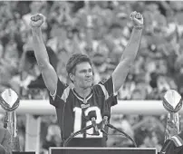 ?? KRIS CRAIG/USA TODAY NETWORK ?? Tom Brady acknowledg­es his fans during a halftime celebratio­n and the announceme­nt of his induction in the Patriots Hall of Fame.