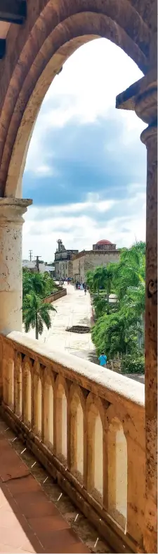  ??  ?? Palacio Virreinal Alcázar de Colón construido en 1512.