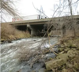  ?? KYLE TELECHAN/POST-TRIBUNE ?? A semitruck crosses over Salt Creek on I-94 near the location where Reum spent six days stranded in his crashed truck before being discovered by Nivardo De La Torre and Mario Garcia.