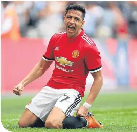  ??  ?? Alexis Sanchez celebrates his equaliser for Manchester United