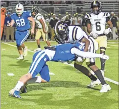  ?? Courtney Couey, Ringgold Tiger Shots ?? Ringgold’s Isaac King delivers a hit against Rockmart quarterbac­k Javin Whatley during Friday’s season finale at Don Patterson Field.
♦