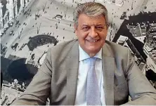  ??  ?? Chi è Bernardo Misaggi, 66 anni, di Marina di Gioiosa Ionica (Reggio Calabria), dirige a Milano l’Unità ortopediat­raumatolog­ia dell’Istituto Pini