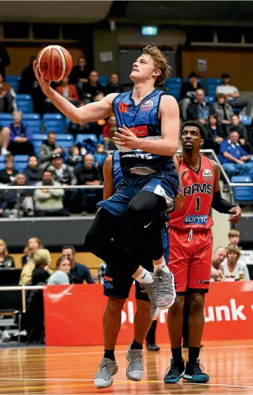  ?? PHOTOSPORT ?? Giants player Finn Delany has helped his team to the top of the NBL.