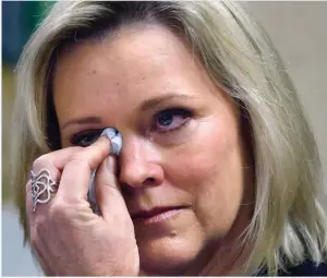  ??  ?? Tears: Heather Unruh wipes her eyes at a Press conference yesterday