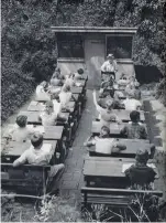  ??  ?? Una escuela al aire libre en Holanda, 1957. / PÁG. 50.