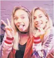  ?? FOTO: DPA ?? Musical.ly-Stars Lisa und Lena aus Stuttgart.