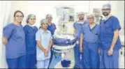  ?? HT PHOTO ?? The doctors and nurses from Kokilaben Dhirubhai Ambani Hospital at the NICU, where Pari Patel (centre) is recuperati­ng.