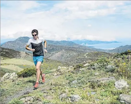  ?? FOTO: SALOMON ?? El atleta de Matadepera en una de sus salidas habituales de entrenamie­nto, el cual compagina con el mountain bike en verano