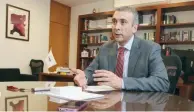  ??  ?? El consejero del INE Benito Nacif impugnó ante el TEPJF la reducción salarial y ganó el juicio.