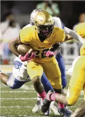  ?? ANDREW ULOZA FOR THE MIAMI HERALD ?? St. Thomas Aquinas running back Gemari Sands finds room to run in the Raiders’ win against Dillard.