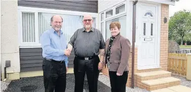  ??  ?? New look Tom Middleton of Caledonian Windows with customers Bill and Margaret Haugh of Prestwick