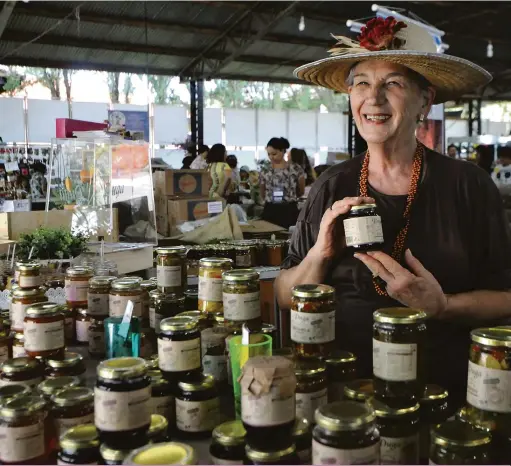  ?? Anderson Coelho ?? “Você tem que tirar seus talentos de onde eles estão”, diz Anete Barison Dal Sasso, que há anos marca presença na Feira de Sabores da ExpoLondri­na, com suas produções artesanais