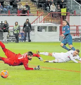  ?? AP ?? Gol argentino. Con pelota naranja, Angel Correa anota en Moscú.