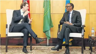  ?? Bundeskanz­leramt/Dragan Tatic ?? Kanzler Kurz mit Paul Kagame, dem Präsidente­n von Ruanda.   