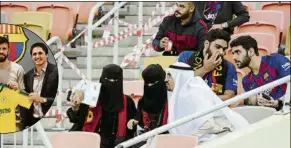  ?? FOTO: J. LANUZA ?? El Barça, a Arabia Saudí A la izquierda, Rayco García en 2018 con Piqué y Edmílson