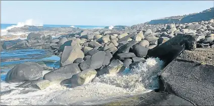  ?? Picture: SUPPLIED ?? ANTIQUATED: The discharge point for the West Bank waste water treatment works outfall pipeline is on the rocks in the surf zone