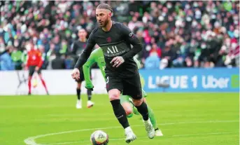  ?? EFE ?? Sergio Ramos controla el balón en su estreno con el PSG