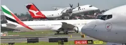  ?? SAEED KHAN/AFP ?? KEWASPADAA­N: Pesawat Qantas di Bandara Sydney kemarin. Akibat wabah virus korona, maskapai terbesar di Australia itu tak lagi menerbangi semua rute internasio­nalnya.