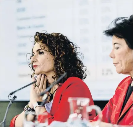  ?? DANI DUCH ?? María Jesús Montero e Isabel Celaá, ayer en la exposición de las cuentas del 2019