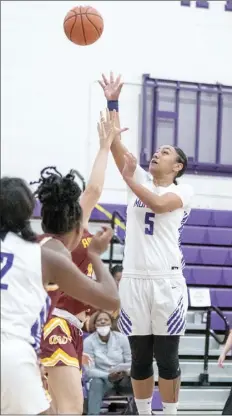  ?? BOBBY JOE SMITH photo ?? Eastern Arizona’s Susi Namoa throws up a shot while being defended by an Arizona Western player on Friday.