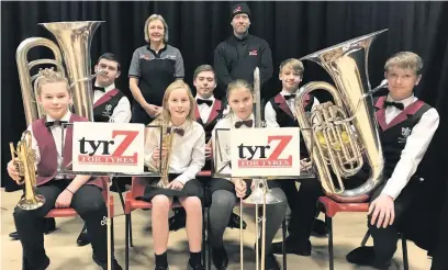  ??  ?? tyrZ for Tyres staff with Macclesfie­ld Youth Brass Band