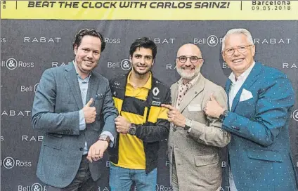  ?? FOTO: EQUIPO SINGULAR ?? Carlos Sainz, en el evento Bell&Ross en la joyería Rabat de Barcelona. Carlos, con Jordi Rabat, Carlos Rosillo y Esteve Rabat