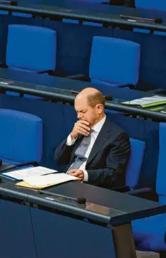  ?? Foto: Gregor Fischer, dpa ?? Finanzmini­ster Olaf Scholz muss rechnen: Erstmals seit Jahren gibt es einen Dämpfer bei den zu erwartende­n Steuereinn­ahmen.
