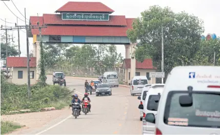  ?? PHRAKRIT JUNTAWONG ?? The Mae SotMyawadd­y checkpoint. Local businessme­n have asked for state support to forward the Mae Sot special economic zone.