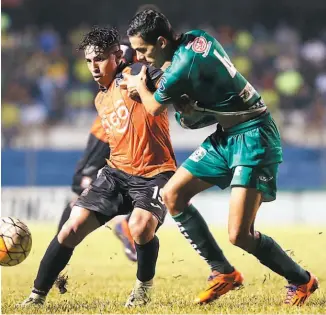  ??  ?? Sonsonate y Águila no encontraro­n camino al gol y repartiero­n puntos el miércoles.