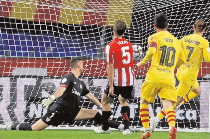  ??  ?? Griezmann anota el gol que abrió el marcador en la final de La Cartuja