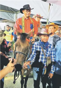  ?? — Photo by Chai Boon Tart ?? Abdul Karim rides a horse at the launch of the festival.